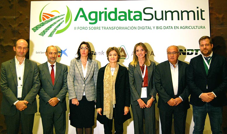 📰 Noticia @valenciafruits ▶️El sector #agroalimentario se engancha a la #revolución #digital. Más de 400 profesionales del sector agroalimentario se dieron cita en el foro ##AgridataSummit 📱📱 ow.ly/g27W30gGVGy