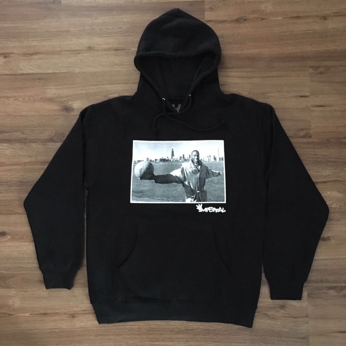 _TheFunkyJunky_'s tweet photo. @FreddieGibbs we want you to hook you with some gear tonight in Hamburg...what’s your size in T-Shirts? https://t.co/eDDQq2Os7k