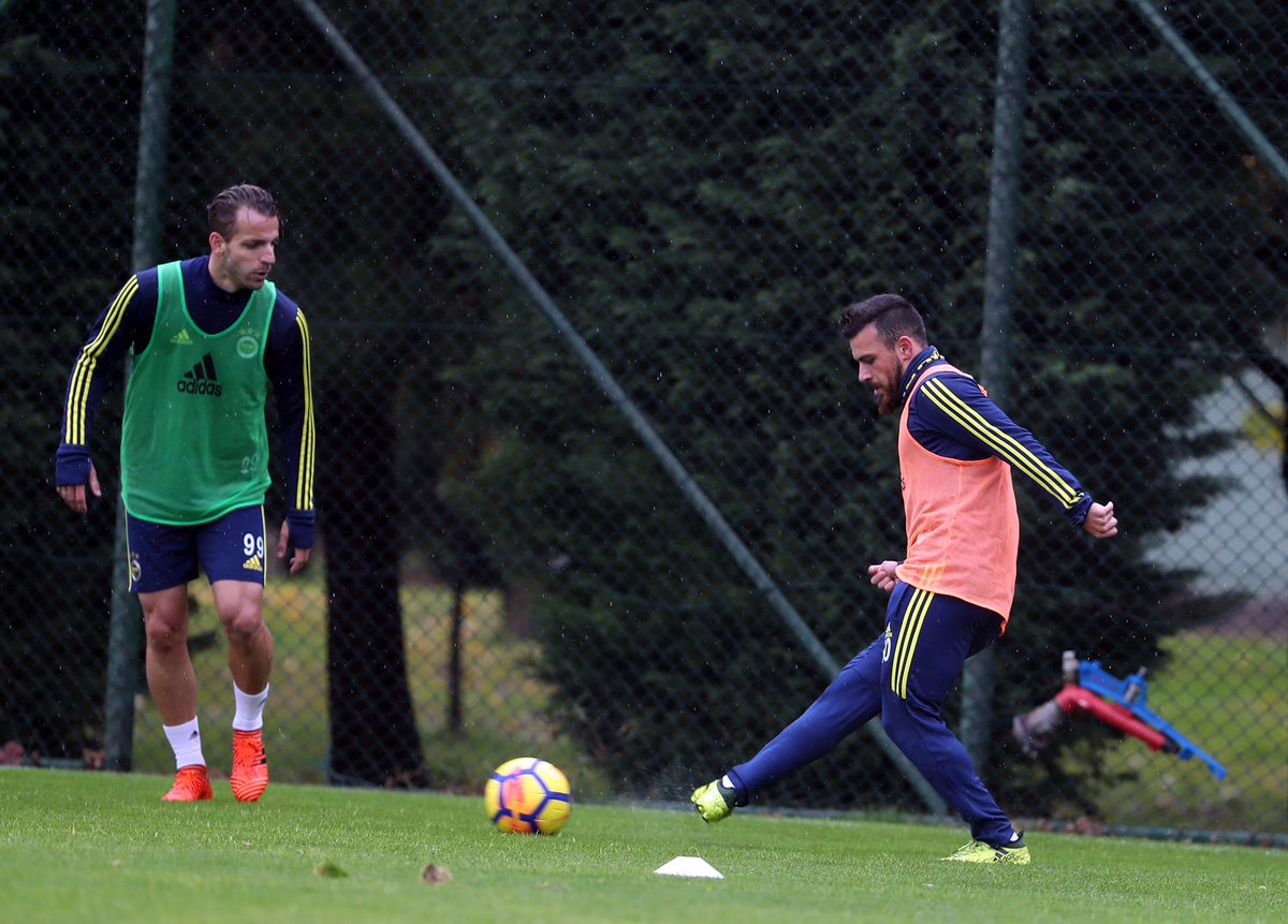 karakocc10's tweet photo. Congratulations on your new beginning 💪💪 @R9Soldado https://t.co/znD3HVms4U