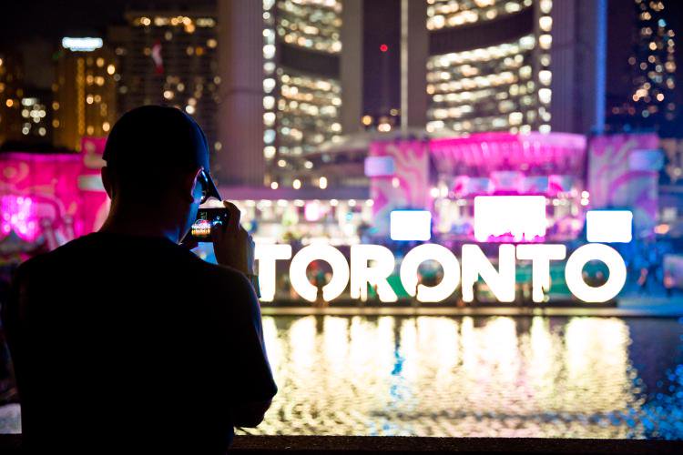 VisitaToronto's tweet photo. ¡Síguenos y ponte al día acerca de qué comer, a dónde ir y qué hacer en la ciudad más grande de Canadá! https://t.co/QQKPw0ZZwk