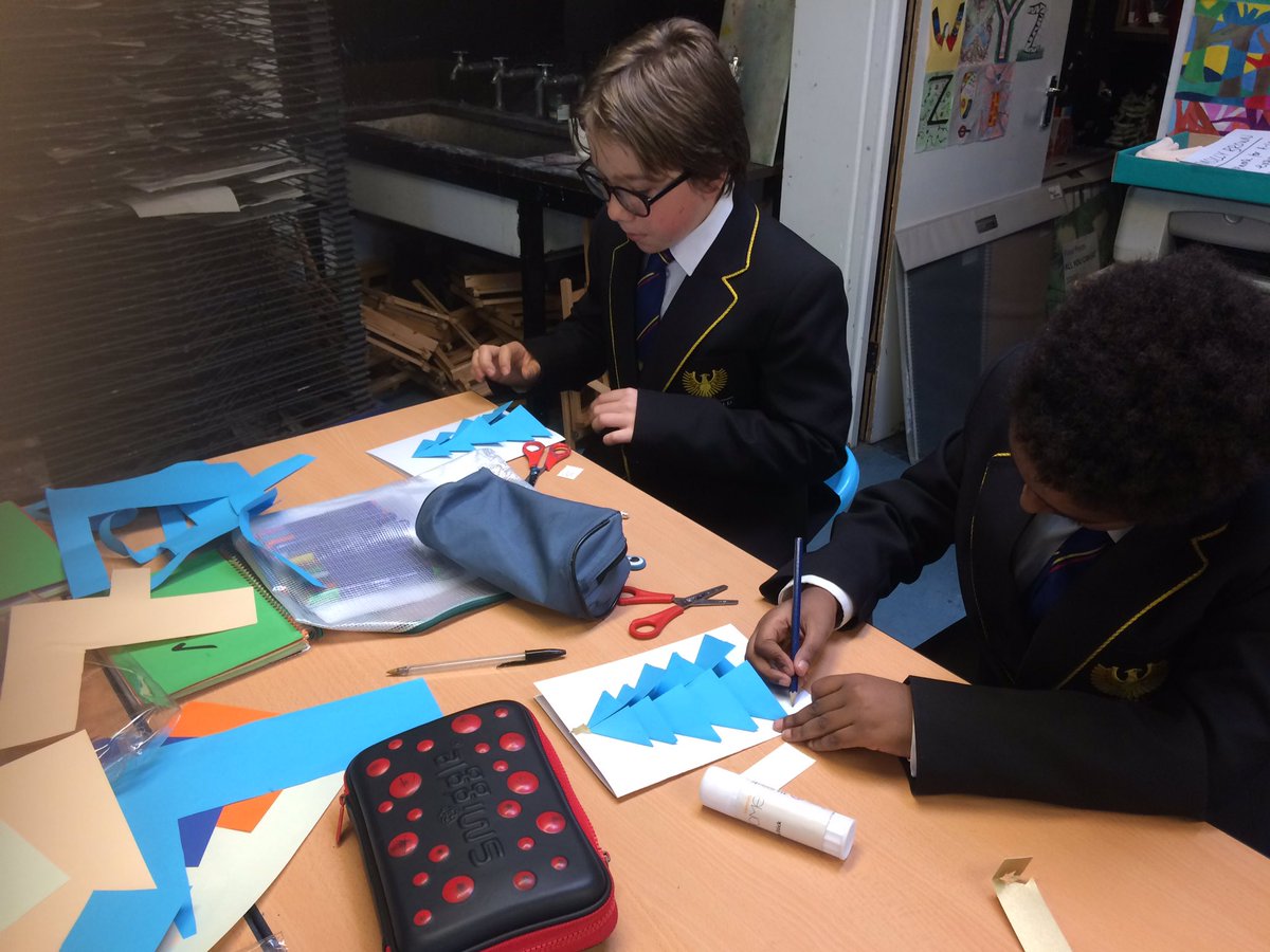 hf_arthf's tweet photo. Christmas cards. Year 7s wonderful Christmas card decorations for Hollyfield School. Each one will be used to send a little festive cheer from Hollyfield school to each of our senior citizen guests who will attend the Christmas party, to local schools in the area and many more :) https://t.co/oATkOC0OU7