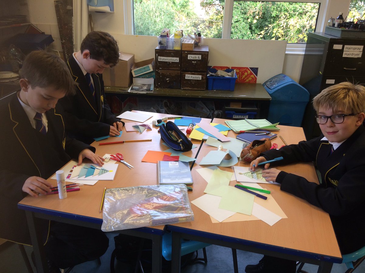 hf_arthf's tweet photo. Christmas cards. Year 7s wonderful Christmas card decorations for Hollyfield School. Each one will be used to send a little festive cheer from Hollyfield school to each of our senior citizen guests who will attend the Christmas party, to local schools in the area and many more :) https://t.co/oATkOC0OU7