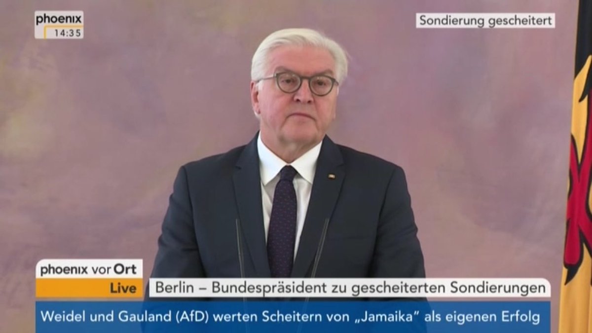 KochMatthias's tweet photo. Wow! Bärenstarker #Steinmeier😊🇩🇪👍🏻! Das Foto zeigt die derzeit konstruktivste Kraft in Berlin und die destruktivste (unten, im blauen Band). https://t.co/WsL0QmgoJ9