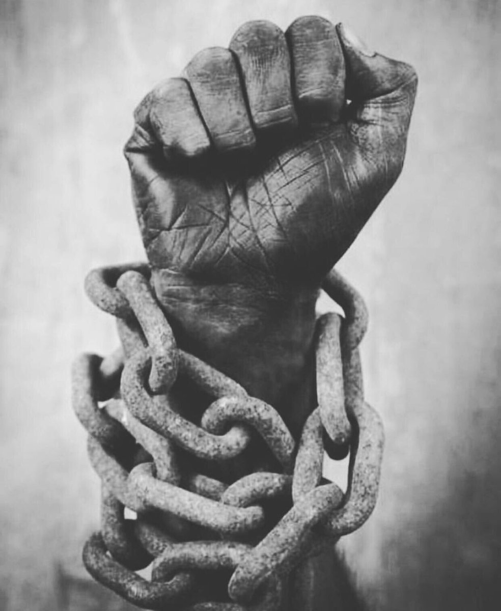 L’homme noir a des droits et de la valeur comme chaque être humain 
Stop à l’esclavage 
🙏❤ mes fréres et sœurs ✊🏿✊🏿✊🏿
#prayforafrica #jenesuispasaavendre