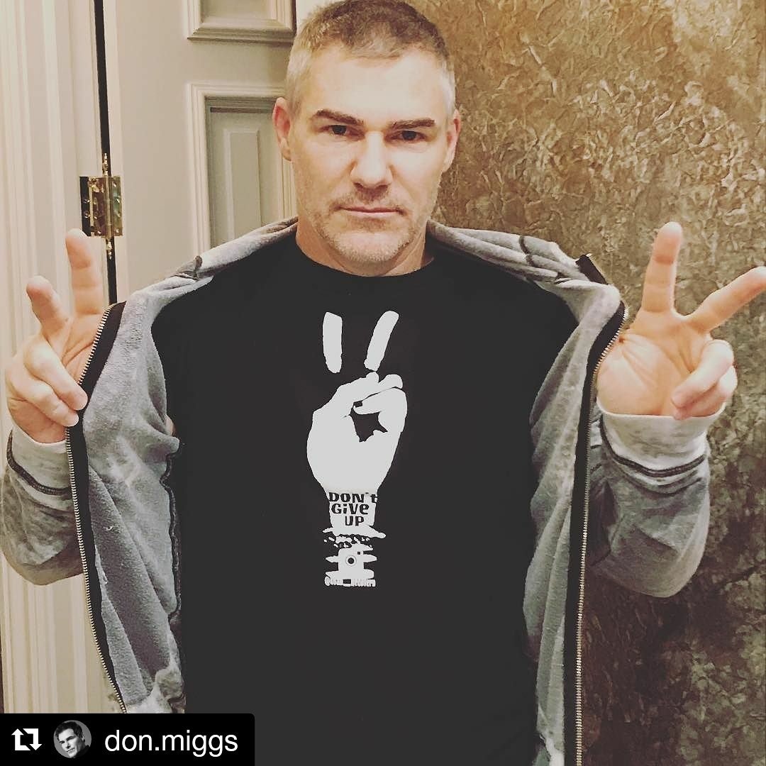 .<a href="/donmiggs/">don miggs</a>: "I want to be part of the solution &amp; contribute to a better world. For me, my children &amp; others. I’m behind #RoadRecovery &amp; wearing #DontGiveUpCampaign Tee for young people overcoming adversities" || #nonprofit #FamiliesCanHeal #BeAHappyHippie bonton.com/dontgiveup