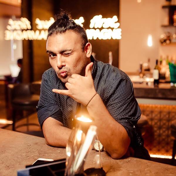 Monday nights are made for Media City madmen, with 2 FREE glasses for gents from 6-8pm 🙆🏻‍♂️🥃 #qwertydxb