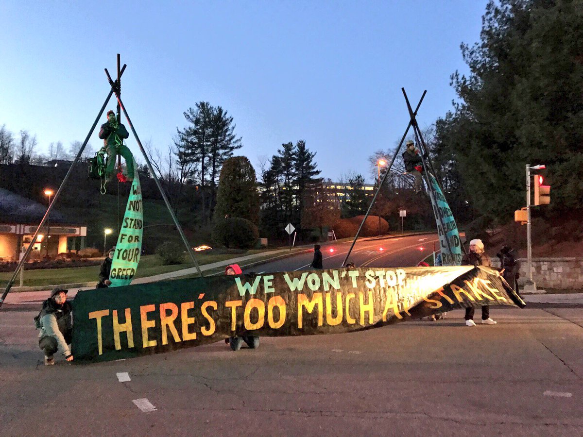 collinrees's tweet image. Update: Traffic is fully blocked &amp;amp; shut down. Partial list of companies being blockaded:

Haliburton
Chesapeake Energy
Range Resources
EQT
Consol Energy
Noble Energy
MarkWest Energy
Rice Energy
WPX Energy
Columbia Gas

The fossil fuel industry won't stop, so #WeWontStop either.
