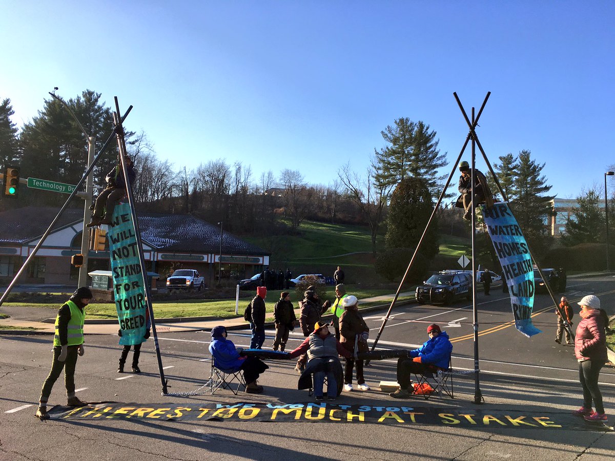 collinrees's tweet image. Update: Traffic is fully blocked &amp;amp; shut down. Partial list of companies being blockaded:

Haliburton
Chesapeake Energy
Range Resources
EQT
Consol Energy
Noble Energy
MarkWest Energy
Rice Energy
WPX Energy
Columbia Gas

The fossil fuel industry won't stop, so #WeWontStop either.