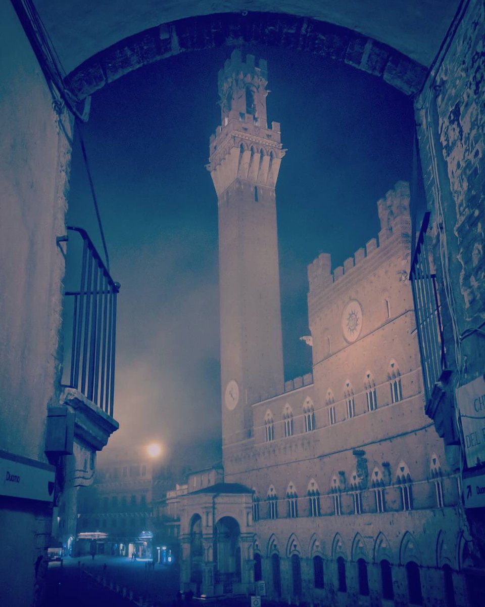 A fabulous mysterious photo of the piazza del campo by @gabbo_mgb . Let’s wrap up warm and go exploring around Siena!