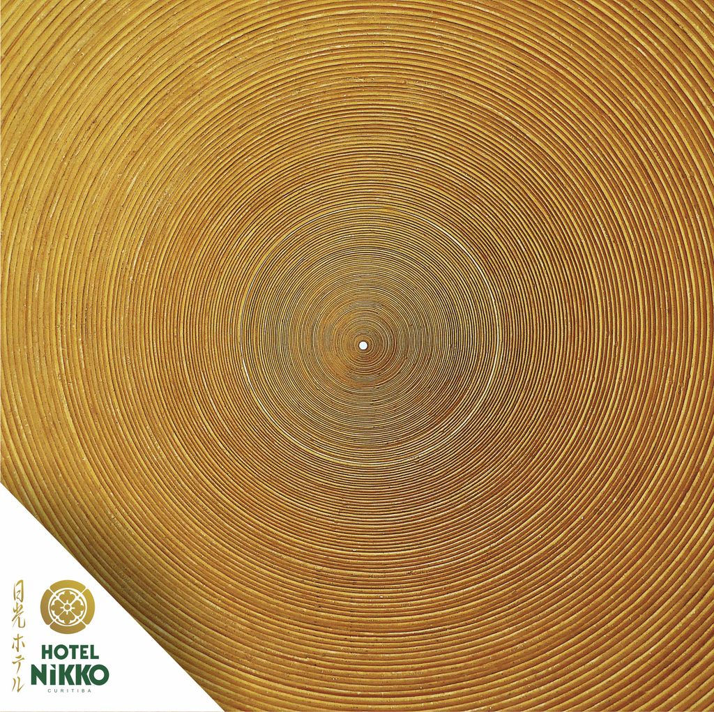 Já adivinhou de onde vem este detalhe da foto? 
É a obra do artista cearense Eduardo Frota, intitulada como "Cones", em exposição no vão livre do Museu Oscar Niemeyer (MON). Gostou? Visite Curitiba e inspire-se com as obras do MON! Foto: Leonardo Shinagawa