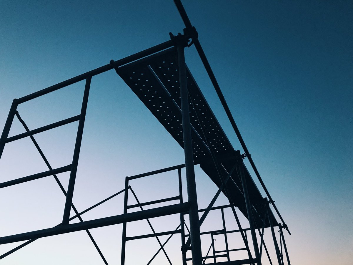 waterruu's tweet photo. #rollingtower  #magichour  #イントレ #blue https://t.co/Le5wQnjXLM