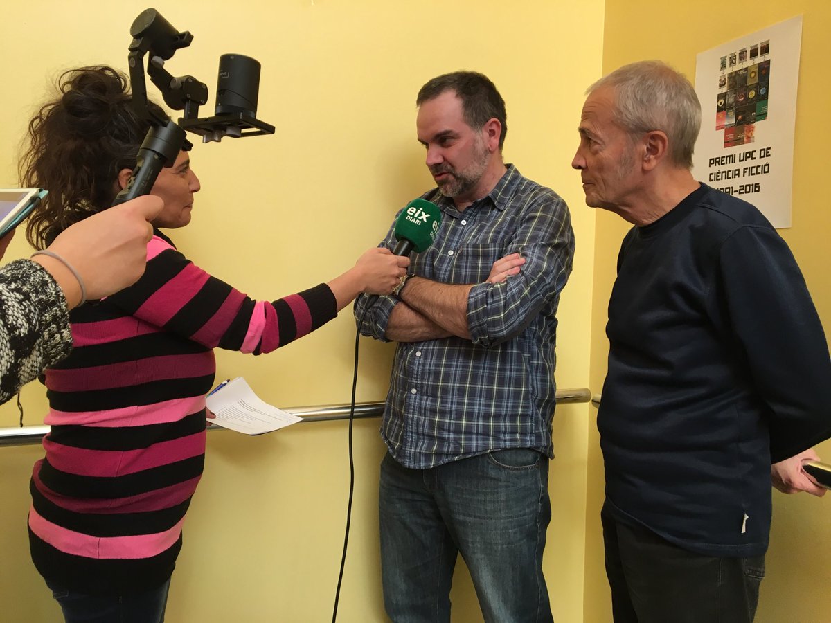 LesRadesGrises's tweet photo. Entrevisten @eloikraken i Antoni Munné-Jordà per presentar la #CatCon17 de #Vilanova @Sc2f2 #cificat @eixdiari https://t.co/1hwwlBU8MM