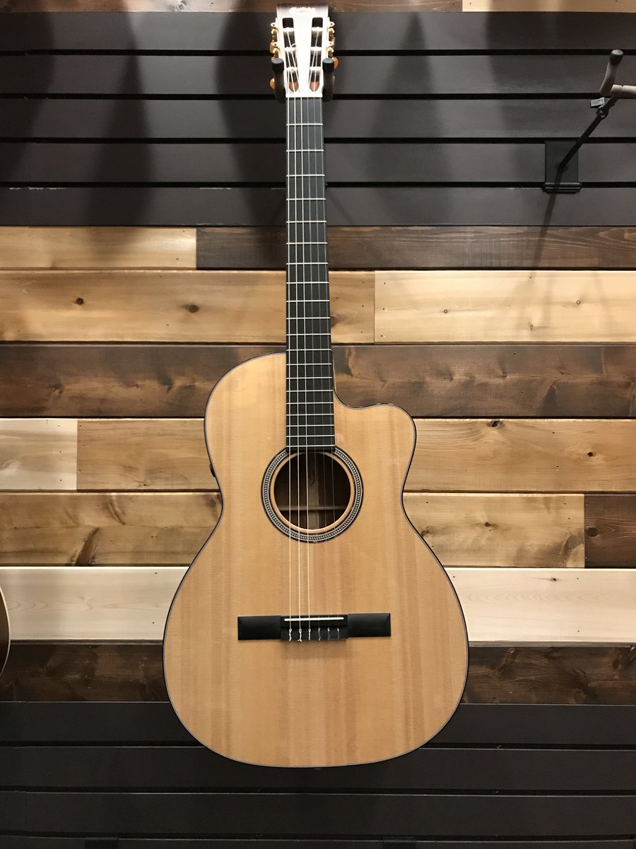 musiclandstore's tweet photo. Martin Monday! 000C Classical with Fishman electronics, and cutaway. #martinmonday #martinguitar #classical #nylonstrings #000C #fishman https://t.co/SOWz5STF5j