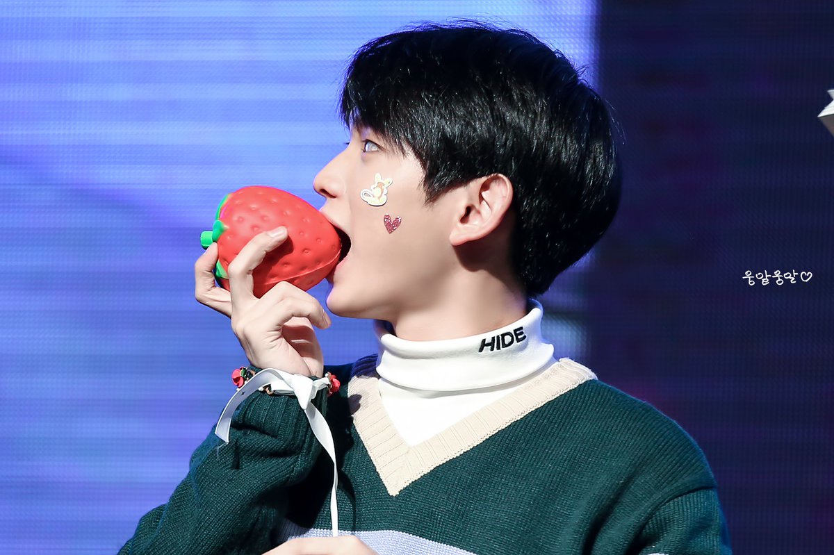 2uiwoong's tweet photo. 171119 대전팬싸인회 #이의웅

🍓 https://t.co/h2aG7HVylB