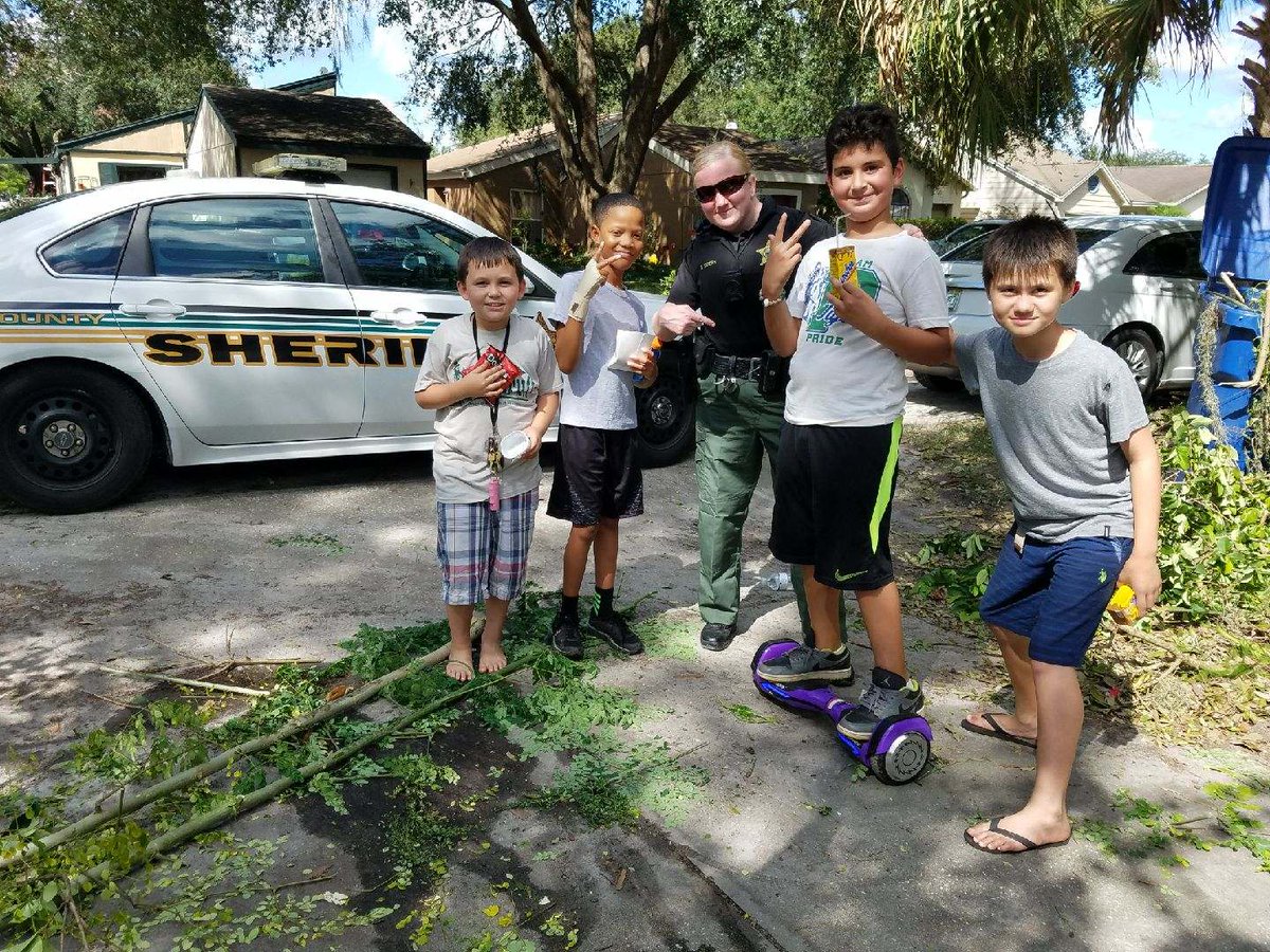 PascoSheriff's tweet photo. Encourage one of our youth today, support and lift them up. They are our future. https://t.co/xLYubrbo0G