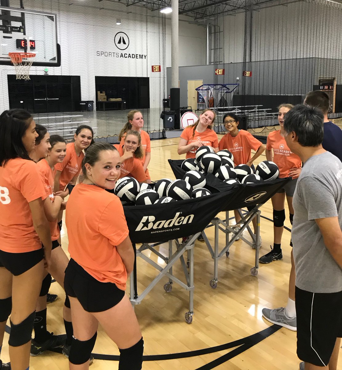 Sahqvb's tweet photo. 14-Legends Kyles Team was supposed to be listening to coach in the huddle, but had to pose for the pic! #theydiditforthegram https://t.co/XYLnimgPYL