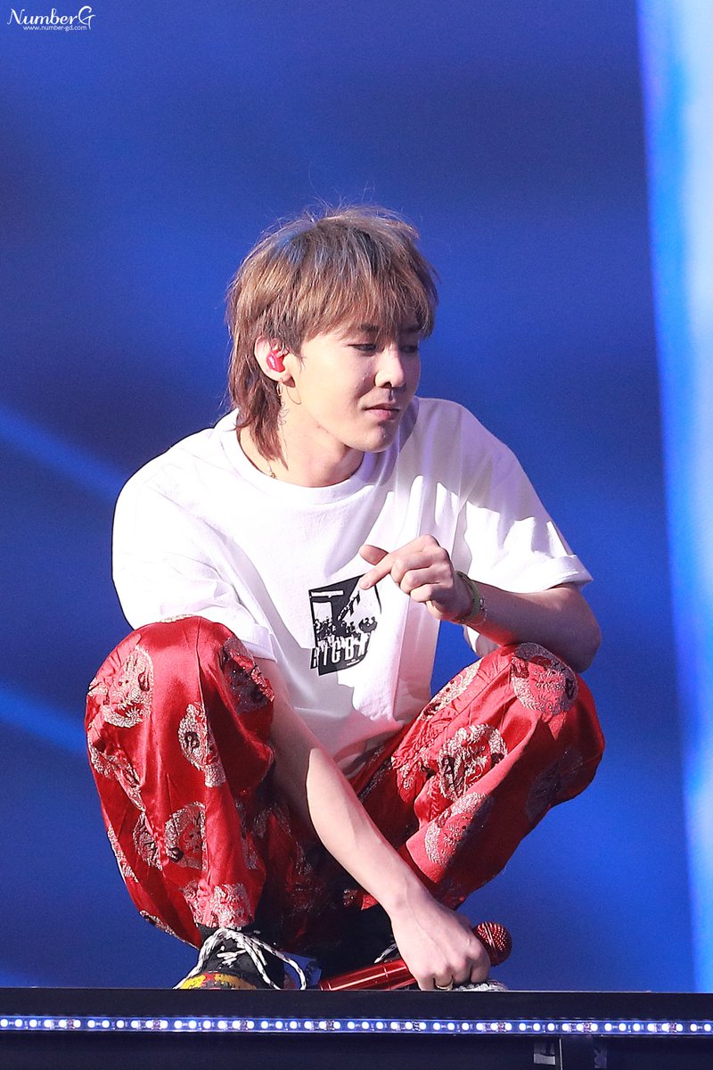 Number_GGG's tweet photo. 사랑 넘치는 지냥이 😽💞
171118 Last Dance in Fukuoka

#권지용 #KwonJiyong 
#GDRAGON #지드래곤
#ジヨン #NumberG https://t.co/EVSPyTOhTK