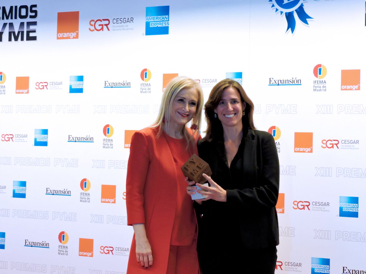 WorkandLife_ESP's tweet photo. Premio Pyme de @expansioncom y @feriademadrid por Creación de Empleo
#CristinaCifuentes entregando el Premio a @CcasoGWL
#PremiosPyme2017 #Expansion #IFEMA #CreacionDeEmpleo #WorkandLife https://t.co/rqK8Q3kxD5