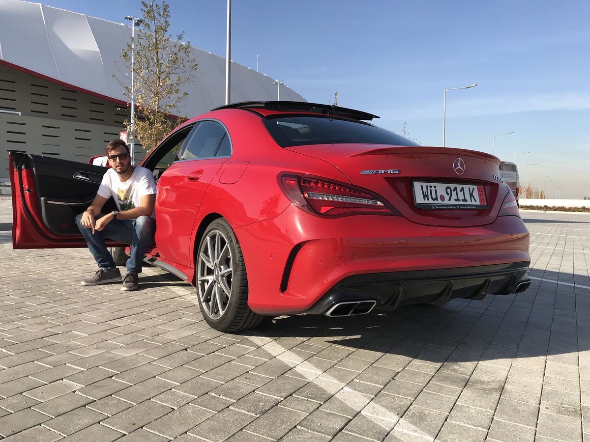 MenteFria_Lnz's tweet photo. De paseo por el Wanda! #cla45amg #400cv https://t.co/fpu0zPaTzR