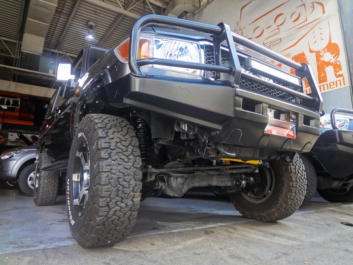 MultiDakar's tweet photo. Equipa tu máquina con los que saben de #Suspensión con #LosExpertosEnSuspension lacalidad está garantizada 💪en @Multidakar 😎☝️ Distribuidores Oficiales ARB y Old Man Emu en #Venezuela #Multidakar #NadaNosDetiene #Toyota https://t.co/yGltM2OdvY