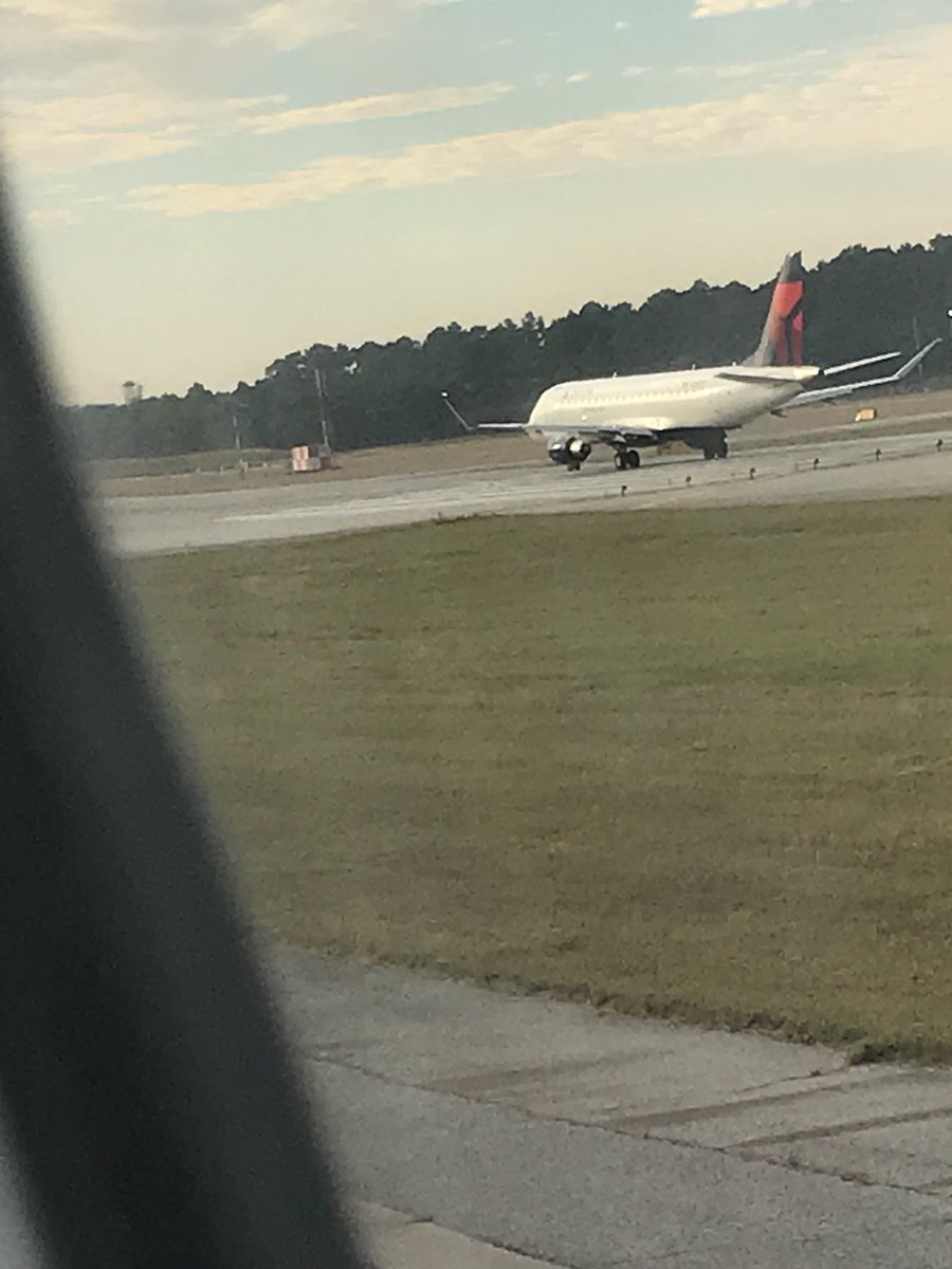 MrsLosNIB's tweet image. That feeling when all the other planes get to take off except your @united flight. #systemissues #jealousnancy #thanksgivingweek #stuckontheplaneonthetarmac @NathanEBlack