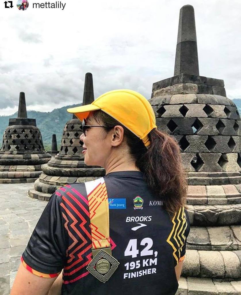 ilyasandoval's tweet photo. Finisher Borobudur Marathon 2017
Repost @mettalily
#InstaRunners
#MedalMonday
#borobudumarathon
#mettalily #mettalilyrunstories #finishersmedal #fullmarathon #42k #runningmom #runinspired #bjbm2017 #bjbmphotocontest #borobudurmarathon2017 #stupa #candibo… https://t.co/oPW9Wc5cz2 https://t.co/IJZqta8Yhp