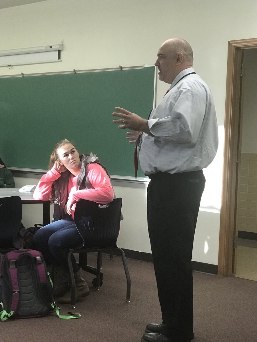 nppsd's tweet photo. Mr. John Byrn, Jefferson Elementary Principal, presenting to future teacher leaders. @HastingsCollege @TamiEshleman sharing guidance on preparing for the classroom. https://t.co/I3Q0LlDbwf