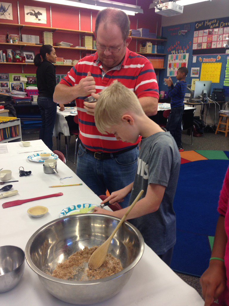 Comets206's tweet photo. Making apple pies🍎🍏🍁@DurhamAcademy https://t.co/8TFcSoviai