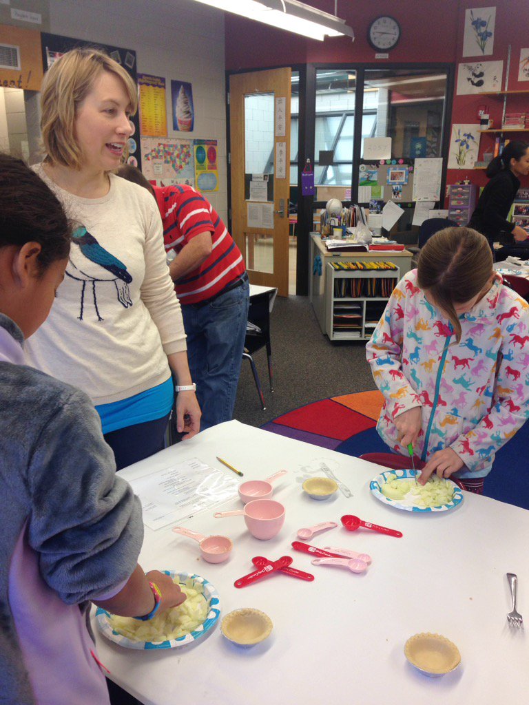 Comets206's tweet photo. Making apple pies🍎🍏🍁@DurhamAcademy https://t.co/8TFcSoviai