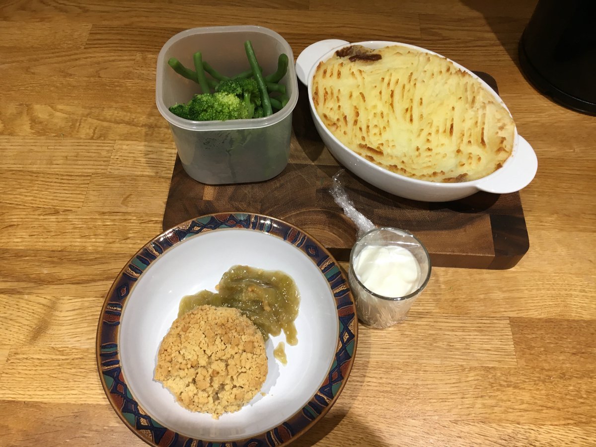 FoodTrainScot's tweet photo. All the #MondayMotivation we need today - Homemade cottage pie, fresh veggies with rhubarb crumble & creme fraiche for dessert. What a great meal share in the #scottishborders
#food #cooking #extraportion #befriending #kindness https://t.co/CebFjgYTax