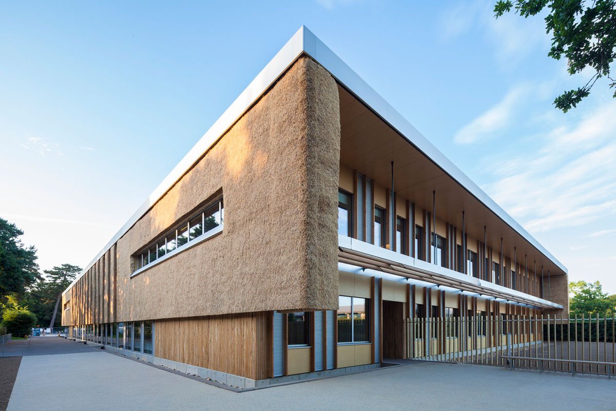 bdp_com's tweet photo. The Enterprise Centre at the University of East Anglia @lowcarbonspace has won the #sustainability category in #StructuralAW17. See the judges’ comments here https://t.co/CcZqxy0snG https://t.co/qMM5jNVf0t