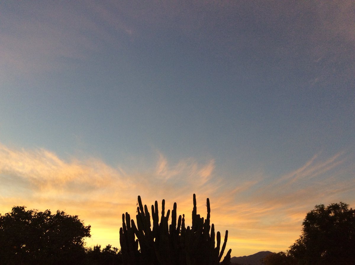 ecyc's tweet photo. Monday Sunrise over East County San Diego #sandiegowx #10News  #sandiegoweather #sky #clouds https://t.co/nuQ3jLBjSU