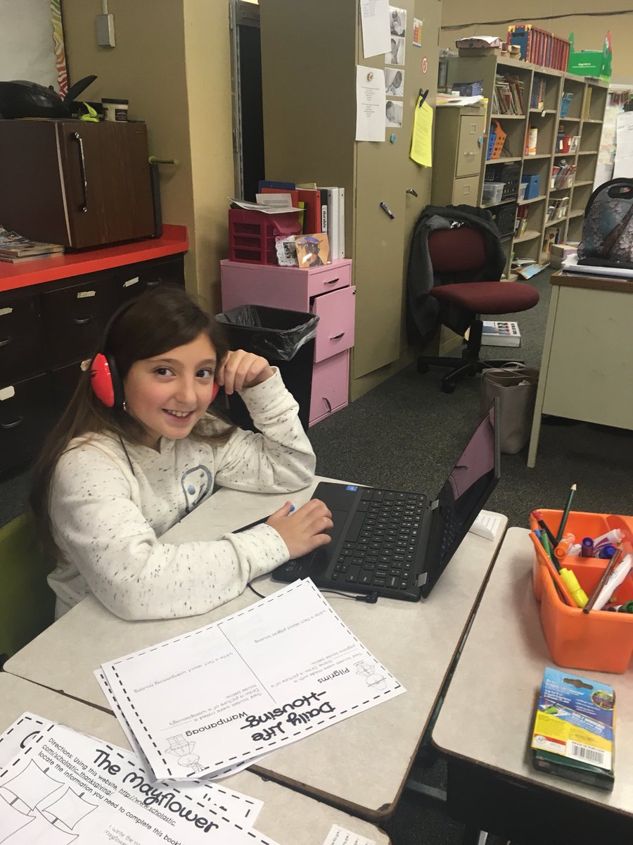 Casteel1Kelly's tweet photo. 4th graders at JES  are voyaging across the Atlantic today! Virtual Field trips are a great way to explore the world without leaving the classroom! @JES_tigers @Jes4th https://t.co/lzspbM0kbO