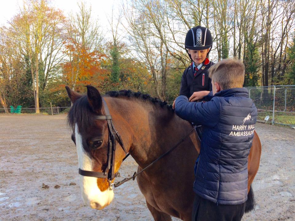 Harry Hall Junior Rider <a href="/TheoFunnell/">TheoFunnellEventing</a> turned trainer - helping little brother Sid!