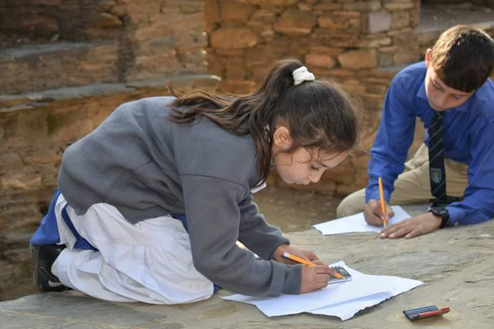 SelanyPEW's tweet photo. Students painting their favourite slot at Archeological site of Takht-i-Bhai. https://t.co/wG66tsYG5y