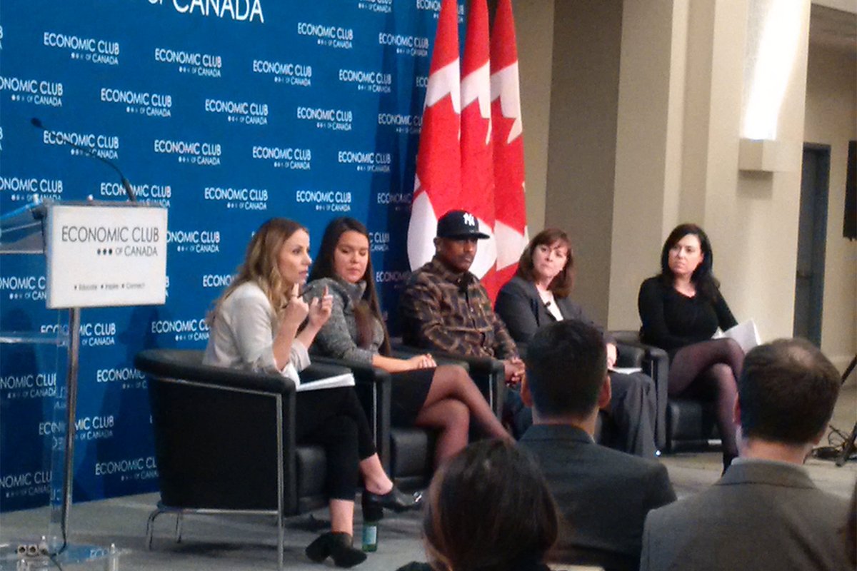 ACFCan's tweet photo. La #ChefDLF Jane Rooney participe à une discussion passionnante sur les moyens d'améliorer l'accès de certains groupes à la littératie financière au @ECofCanada
#MLF2017 https://t.co/NbI6hnhrPG