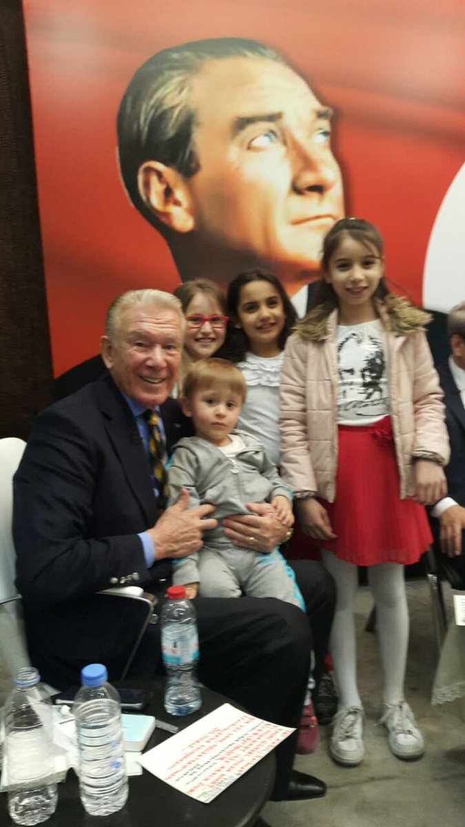 ugurdundarTV's tweet photo. Dünyaya ve en karmaşık konulara çocuklar gibi önyargısız bakabilseydik, bugün boğuştuğumuz sorunların hiçbirini yaşamazdık!..
#DünyaÇocukHaklarıGünü https://t.co/kSX1Jvr7a4