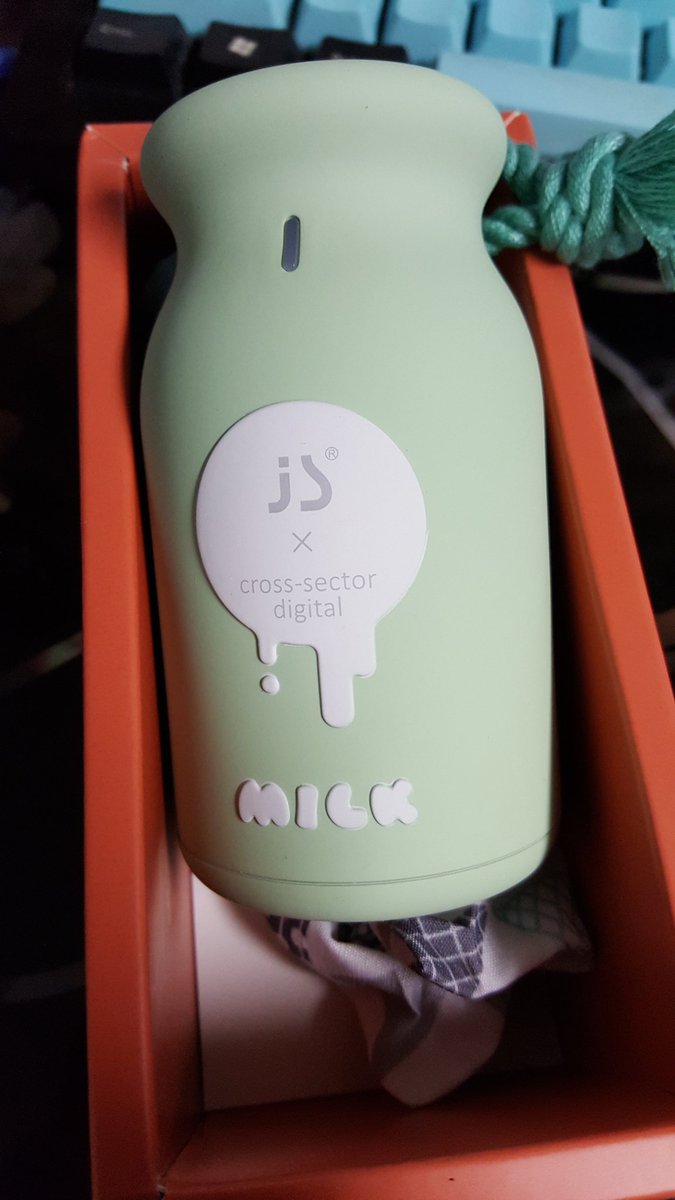 TedZhang__'s tweet photo. it's... milk? https://t.co/NEbOszxlpt