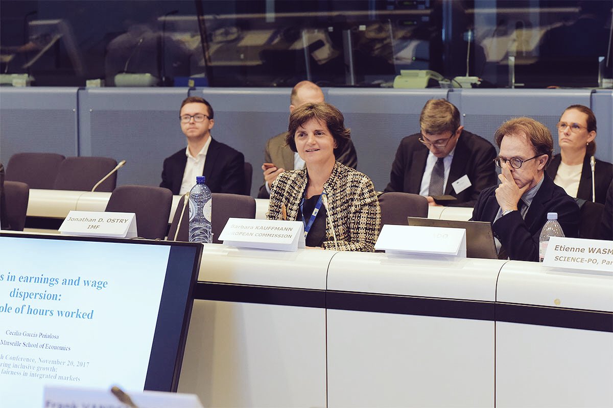 ecfin's tweet photo. ✅ Our second #ARC17EU discussion as concluded on “Inequality & the new world of work”. Many thanks to our great chair & speakers! ➡️ Up next: Policy designs & structural reforms for #inclusive growth https://t.co/AAZaccqAkD