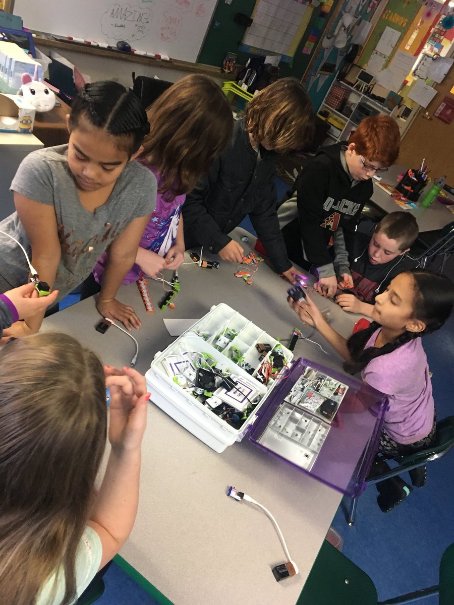murphy52016's tweet image. Using #littlebits to make a land bridge for the nomads to reach their food in Alaska. #STEMDay #socialstudies #GoGES
