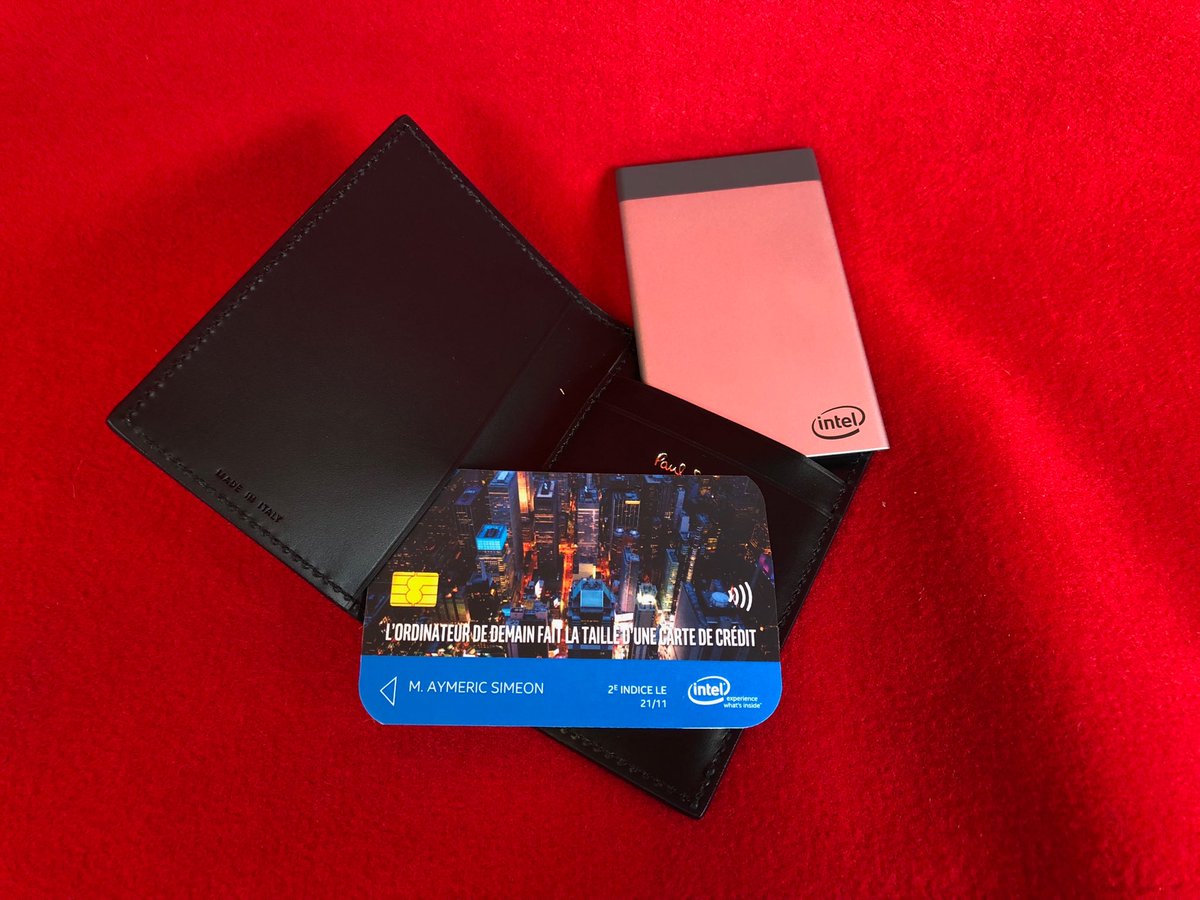 muri6l's tweet image. Mais quel est donc cet étrange objet ? #Intel #IntelComputeCard IntelFrance