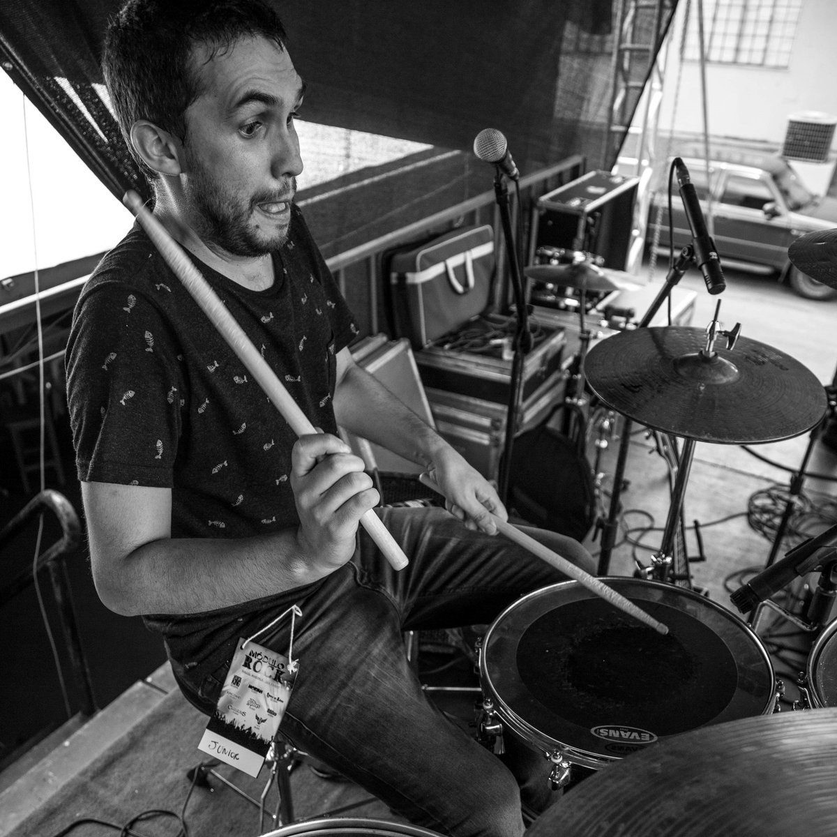 moryahrock's tweet photo. Inicia a série "AS MELHORES CARETAS DO NOSSO BATERA"
Sábado nossa agenda é em Castro / PR.
📸Marina Scarpari
#Moryah #MoryahRock #hallelmaringa #hallel #modulorock #módulorock #hallelmaringamódulorock #drums #drum #drumming https://t.co/G9Yf4U3nmV
