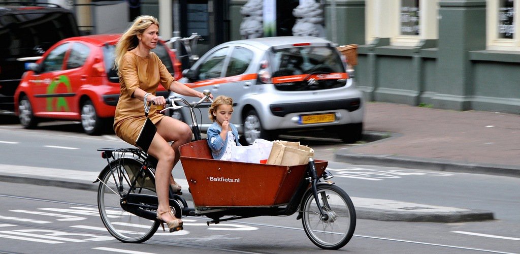 Key example of what we do:
Using cycling as lens to study larger urban/social phenomena. 

Cargo bikes represent #class and #gender (by @WillemBoterman):
urbanstudies.uva.nl/content/workin…