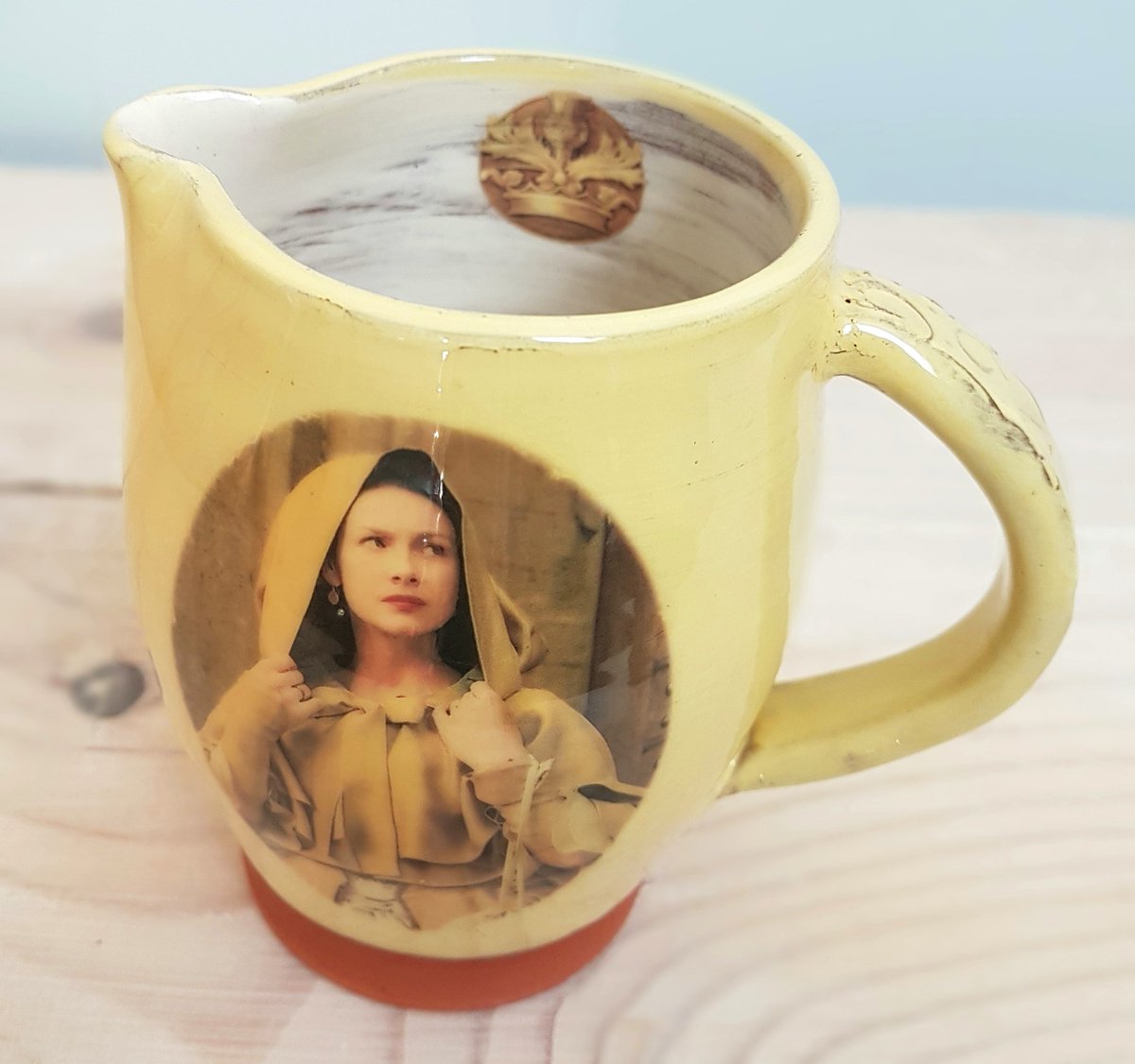 jbceramics's tweet photo. WINNER of the #Outlander #Sassenach jug will be announced today! #ClaireFraser #LicensedMerch #limitededition #Strongwoman #handmadeย @Outlander_STARZ @caitrionambalfe https://t.co/QAt1iqbjbN https://t.co/JTFmuRcLIm