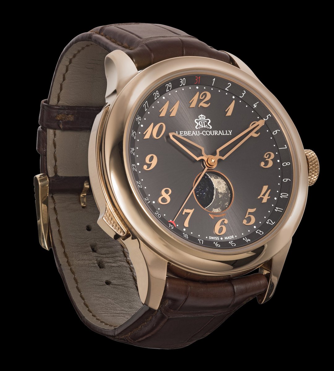 Some makes 3D of their "products". We take REAL photographies of our timepieces. And it makes all the difference, don't you think ? Our Phase de Lune is literally breathing... Gorgeous !