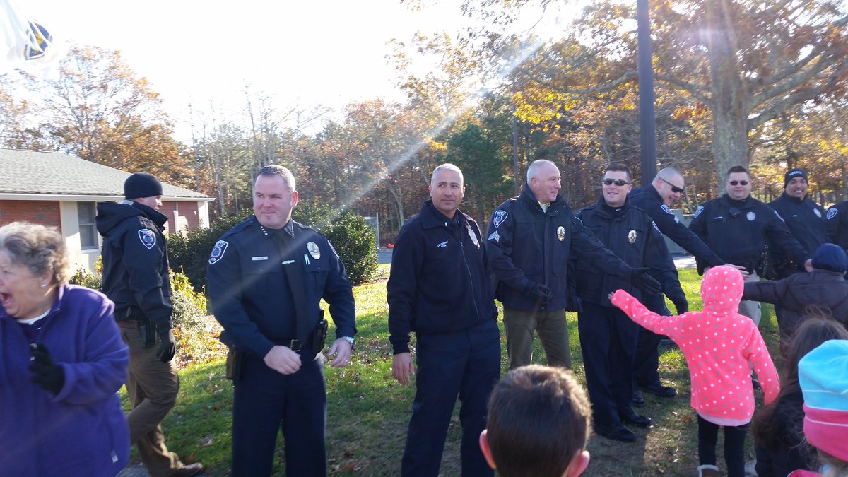 suzcogs's tweet photo. Turkey Trot 2017 #Mashpee #cogskids #team166 https://t.co/tzqtQ9J0Kl
