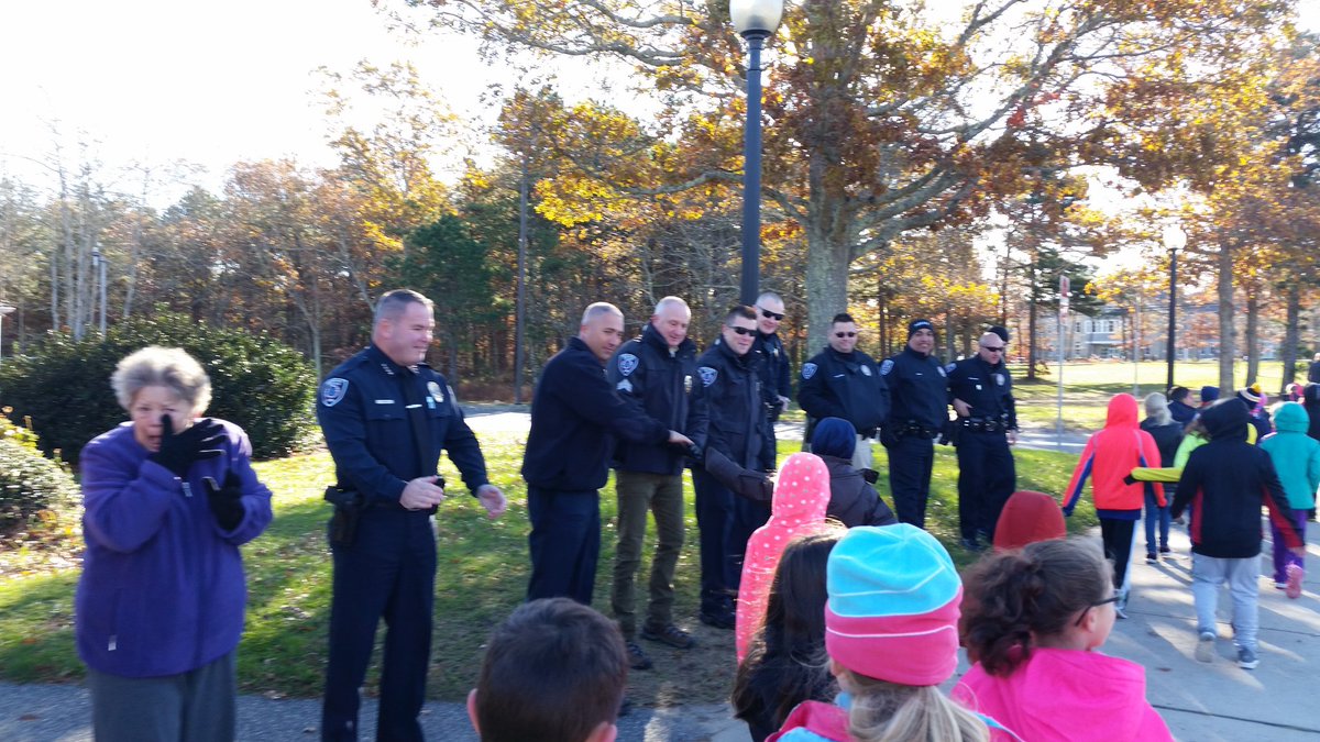 suzcogs's tweet photo. Turkey Trot 2017 #Mashpee #cogskids #team166 https://t.co/tzqtQ9J0Kl