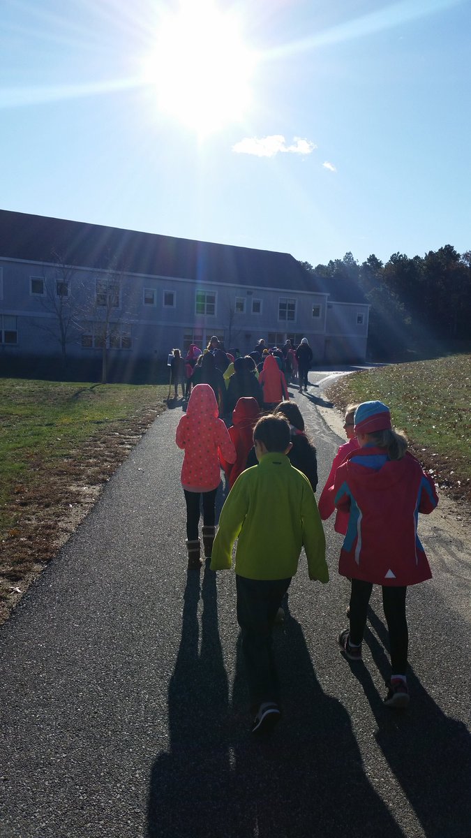 suzcogs's tweet photo. Turkey Trot 2017 #Mashpee #cogskids #team166 https://t.co/tzqtQ9J0Kl