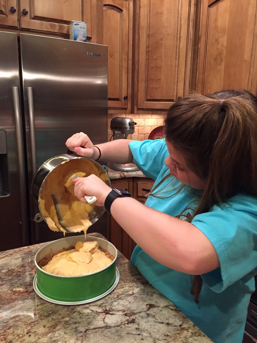 teasterly1's tweet photo. @AmberEasterly goin for the WIN! #pumpkinpecanpralinecheesecake #employeebakeoff #abpg #Thanksgiving https://t.co/B4axLYaYMy