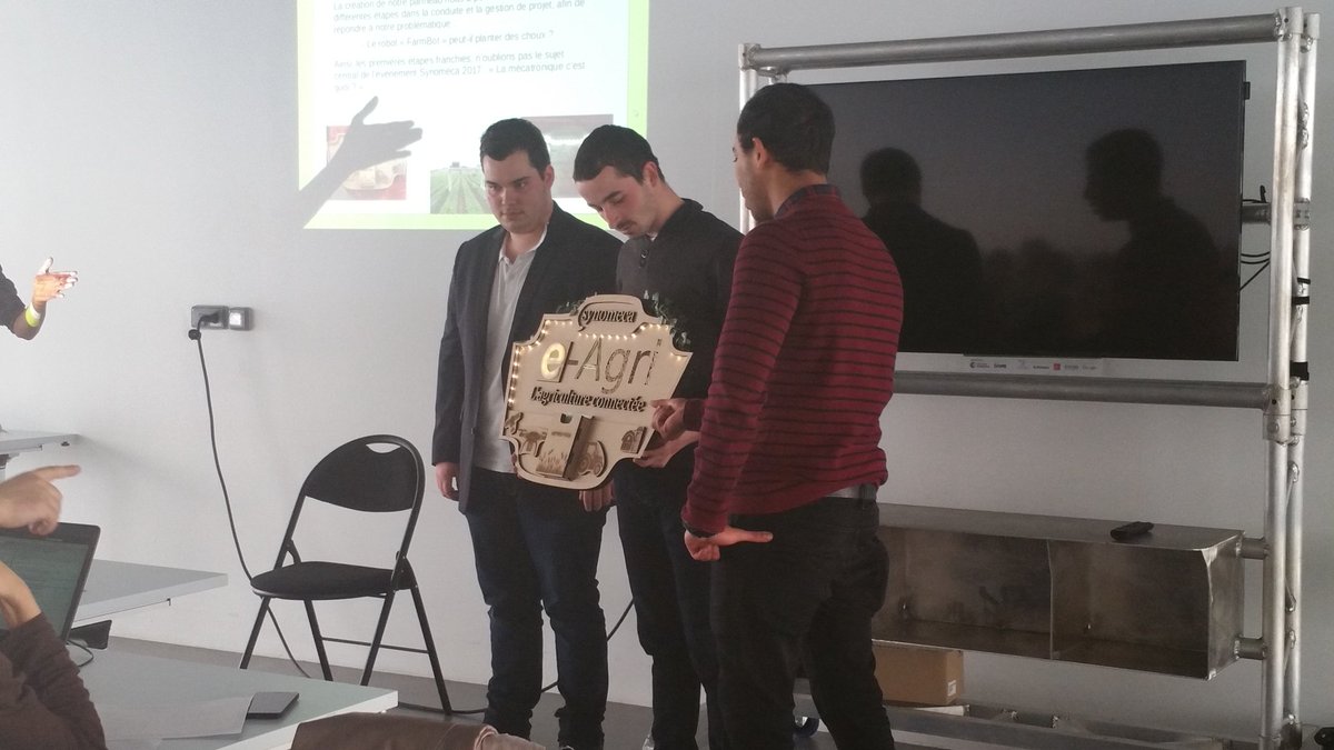 _LeDome's tweet photo. #EnDirect | En attendant #Synomeca : présentation des projets des étudiants de l'@EsixNormandie autour du thème de l'#Agriculture connectée pour les prochaines Rencontres de la #Mecatronique en avril prochain. #FarmBot #AgriTech #FabLab https://t.co/MV8IBpiJMi